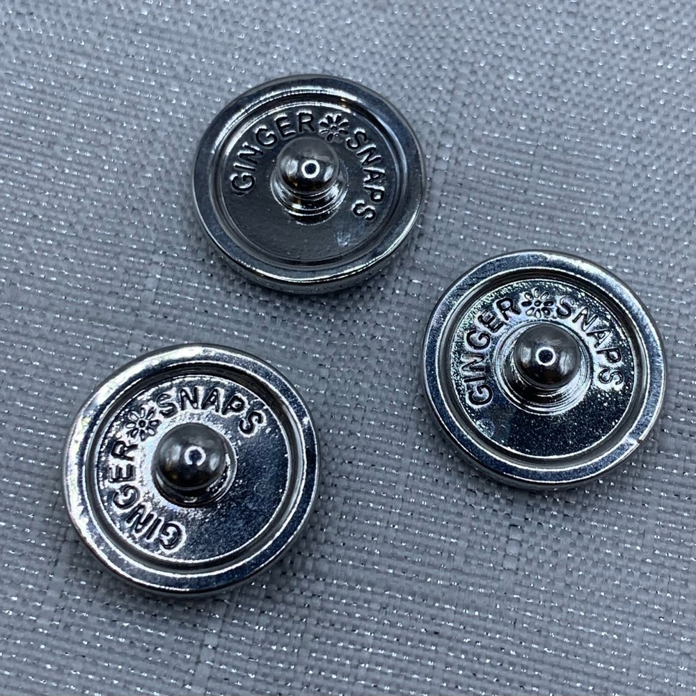 Easiest On/Off Bracelet EVER! Fits all Wrist Sizes! Silver Snap Button Bracelet - Picture 4 of 4